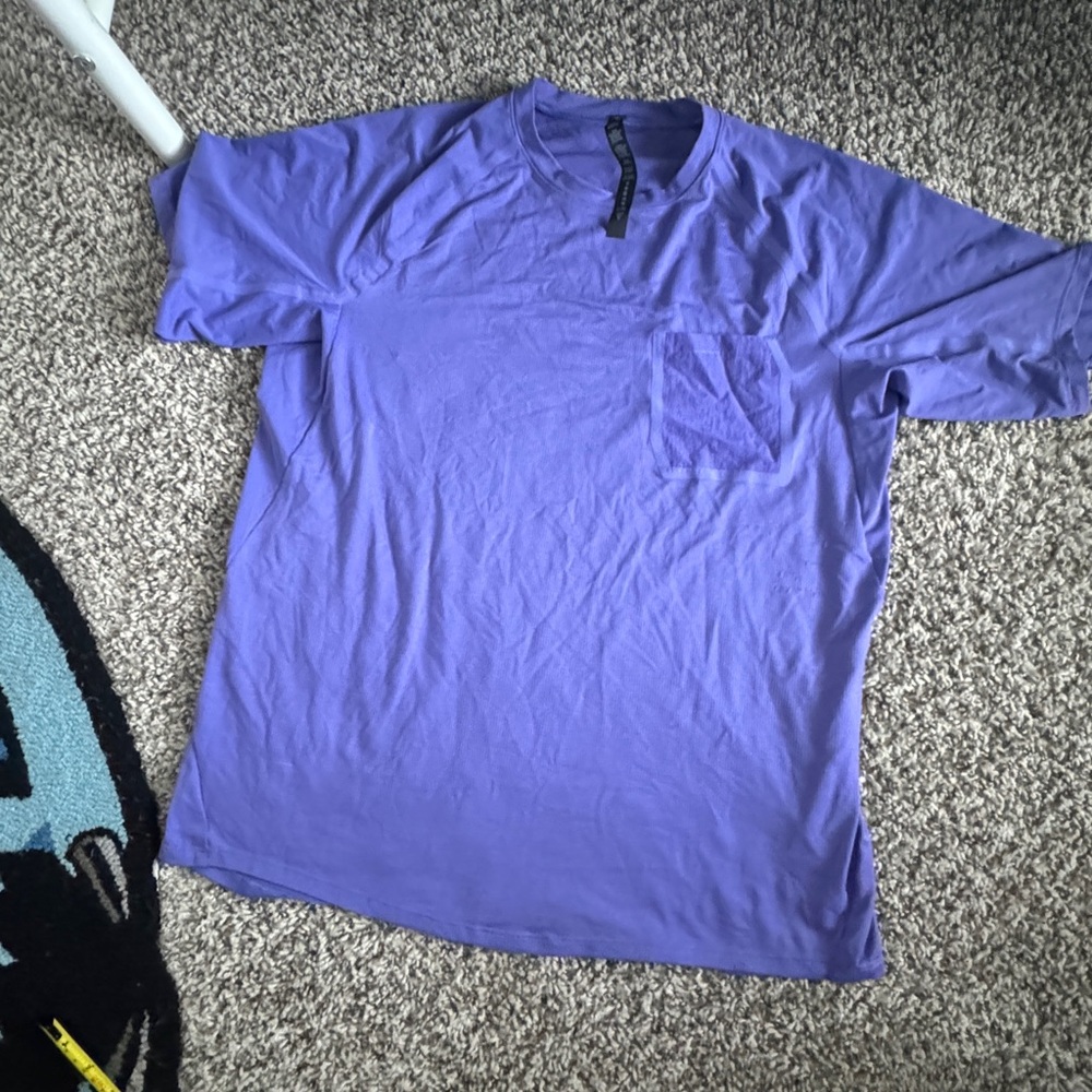 Lululemon size L Men's Purple T-Shirt hiking